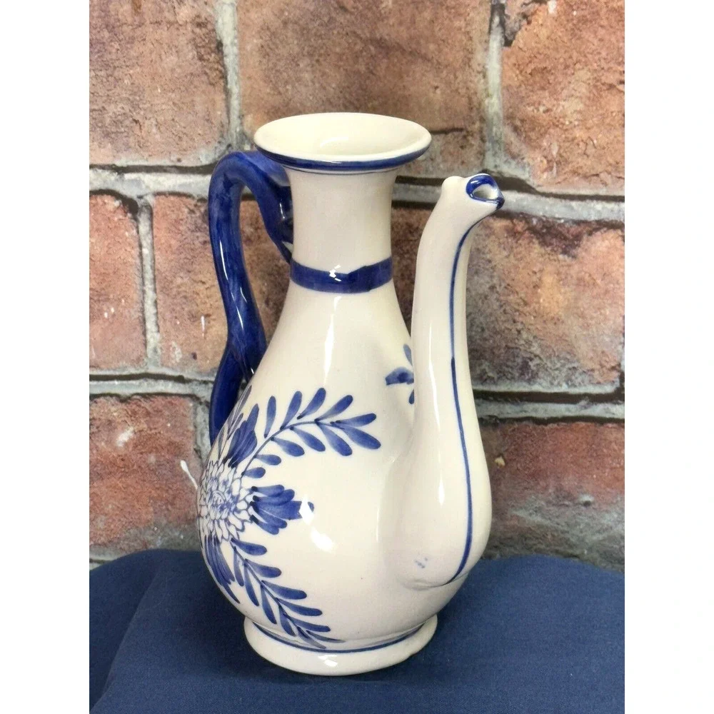 Chinese Vintage 1980s Cobalt Blue White Porcelain Teapot Elegant Long Spout‎